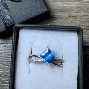 Elegant Blue Gemstone Ring
